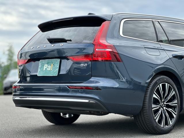 Ｖ６０ ウルトラ　Ｂ４　登録済未使用車・ハーマンカードン・白革シート・クリスタルシフトノブ・Ｇｏｏｇｌｅナビ・パワーシート・シートヒーター・シートエアコン・ステアリングヒーター・フットトランクオープナー・ワイヤレスチャージャ（13枚目）