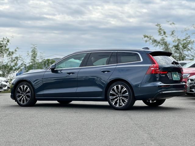 Ｖ６０ ウルトラ　Ｂ４　登録済未使用車・ハーマンカードン・白革シート・クリスタルシフトノブ・Ｇｏｏｇｌｅナビ・パワーシート・シートヒーター・シートエアコン・ステアリングヒーター・フットトランクオープナー・ワイヤレスチャージャ（15枚目）