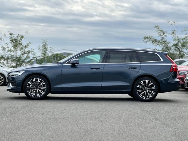 Ｖ６０ ウルトラ　Ｂ４　登録済未使用車・ハーマンカードン・白革シート・クリスタルシフトノブ・Ｇｏｏｇｌｅナビ・パワーシート・シートヒーター・シートエアコン・ステアリングヒーター・フットトランクオープナー・ワイヤレスチャージャ（16枚目）