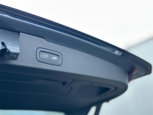 Ｖ６０ ウルトラ　Ｂ４　登録済未使用車・ハーマンカードン・白革シート・クリスタルシフトノブ・Ｇｏｏｇｌｅナビ・パワーシート・シートヒーター・シートエアコン・ステアリングヒーター・フットトランクオープナー・ワイヤレスチャージャ（22枚目）