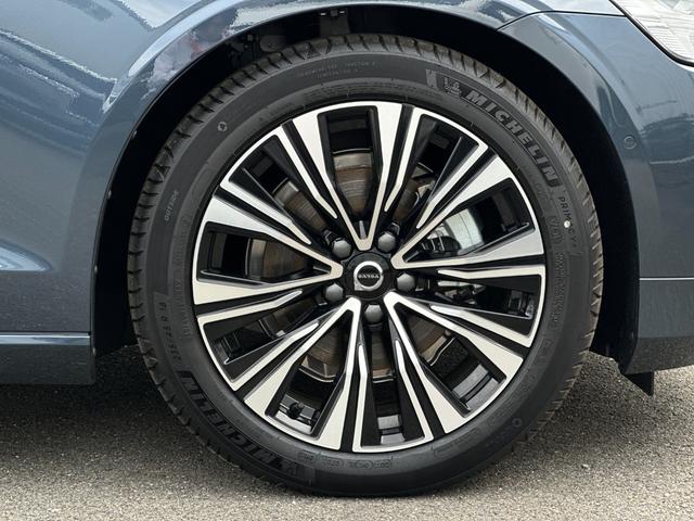 Ｖ６０ ウルトラ　Ｂ４　登録済未使用車・ハーマンカードン・白革シート・クリスタルシフトノブ・Ｇｏｏｇｌｅナビ・パワーシート・シートヒーター・シートエアコン・ステアリングヒーター・フットトランクオープナー・ワイヤレスチャージャ（23枚目）