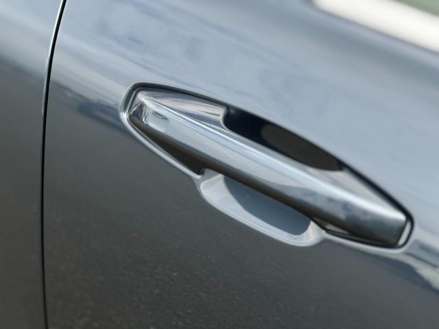 Ｖ６０ ウルトラ　Ｂ４　登録済未使用車・ハーマンカードン・白革シート・クリスタルシフトノブ・Ｇｏｏｇｌｅナビ・パワーシート・シートヒーター・シートエアコン・ステアリングヒーター・フットトランクオープナー・ワイヤレスチャージャ（25枚目）