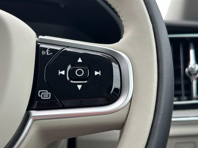 Ｖ６０ ウルトラ　Ｂ４　登録済未使用車・ハーマンカードン・白革シート・クリスタルシフトノブ・Ｇｏｏｇｌｅナビ・パワーシート・シートヒーター・シートエアコン・ステアリングヒーター・フットトランクオープナー・ワイヤレスチャージャ（31枚目）