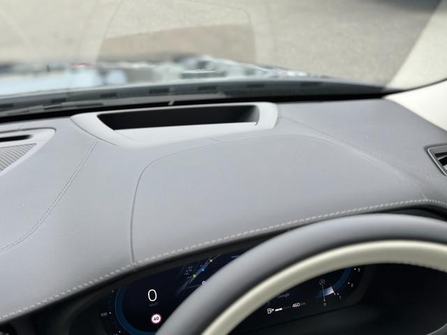 Ｖ６０ ウルトラ　Ｂ４　登録済未使用車・ハーマンカードン・白革シート・クリスタルシフトノブ・Ｇｏｏｇｌｅナビ・パワーシート・シートヒーター・シートエアコン・ステアリングヒーター・フットトランクオープナー・ワイヤレスチャージャ（35枚目）