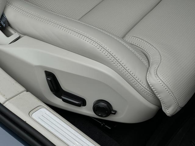 Ｖ６０ ウルトラ　Ｂ４　登録済未使用車・ハーマンカードン・白革シート・クリスタルシフトノブ・Ｇｏｏｇｌｅナビ・パワーシート・シートヒーター・シートエアコン・ステアリングヒーター・フットトランクオープナー・ワイヤレスチャージャ（48枚目）