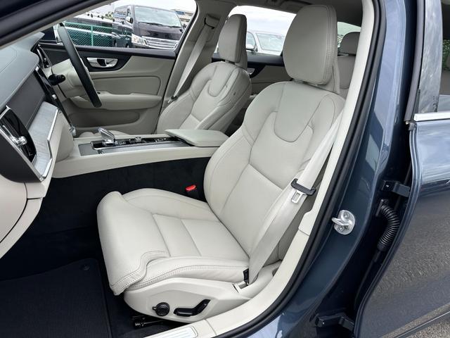 Ｖ６０ ウルトラ　Ｂ４　登録済未使用車・ハーマンカードン・白革シート・クリスタルシフトノブ・Ｇｏｏｇｌｅナビ・パワーシート・シートヒーター・シートエアコン・ステアリングヒーター・フットトランクオープナー・ワイヤレスチャージャ（49枚目）