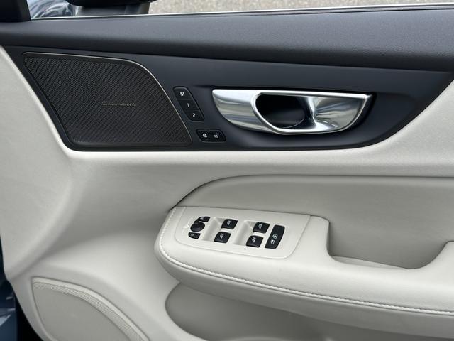 Ｖ６０ ウルトラ　Ｂ４　登録済未使用車・ハーマンカードン・白革シート・クリスタルシフトノブ・Ｇｏｏｇｌｅナビ・パワーシート・シートヒーター・シートエアコン・ステアリングヒーター・フットトランクオープナー・ワイヤレスチャージャ（52枚目）