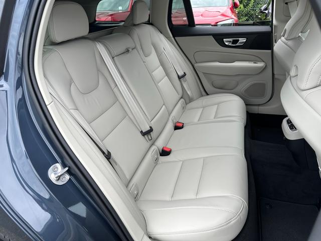 Ｖ６０ ウルトラ　Ｂ４　登録済未使用車・ハーマンカードン・白革シート・クリスタルシフトノブ・Ｇｏｏｇｌｅナビ・パワーシート・シートヒーター・シートエアコン・ステアリングヒーター・フットトランクオープナー・ワイヤレスチャージャ（53枚目）