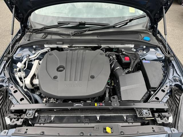 Ｖ６０ ウルトラ　Ｂ４　登録済未使用車・ハーマンカードン・白革シート・クリスタルシフトノブ・Ｇｏｏｇｌｅナビ・パワーシート・シートヒーター・シートエアコン・ステアリングヒーター・フットトランクオープナー・ワイヤレスチャージャ（57枚目）