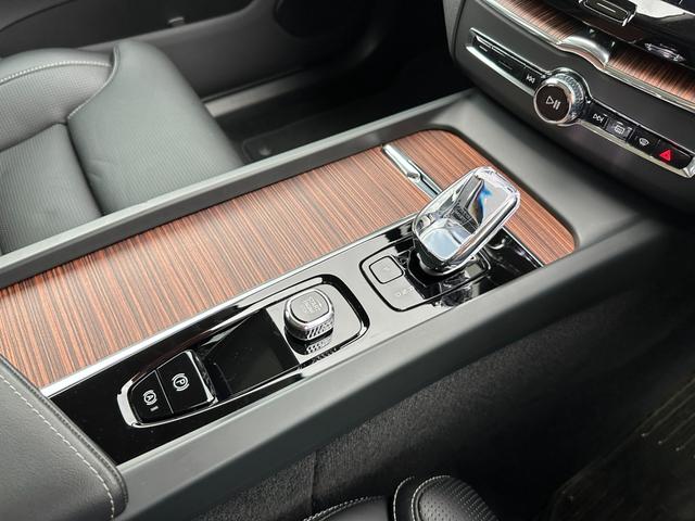 ＸＣ６０ リチャージアルティメトＴ６ＡＷＤプラグインハイブリド　サンルーフ・ハーマンカードン・Ｇｏｏｇｌｅナビ（39枚目）