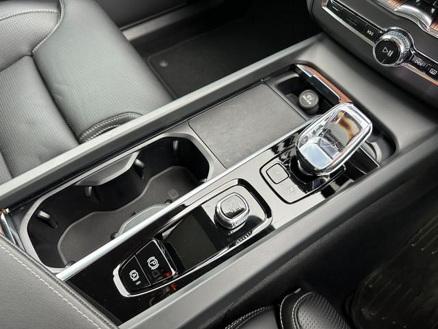 ＸＣ６０ リチャージアルティメトＴ６ＡＷＤプラグインハイブリド　サンルーフ・ハーマンカードン・Ｇｏｏｇｌｅナビ（40枚目）