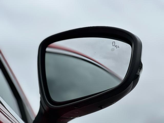 ルーテシア Ｅ－テックフルハイブリッド　レザーパック　禁煙車・ＥＴＣ・Ｂカメラ・前後純正ドラレコ・純正フロアマット・本革シート・シートヒーター・ステアリングヒーター・パーキングアシスト・レーンキープアシスト・スペアキー・保証継承（22枚目）