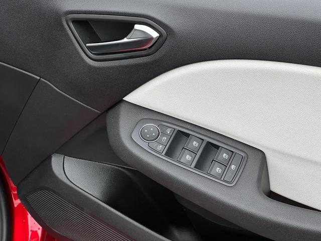 ルーテシア Ｅ－テックフルハイブリッド　レザーパック　禁煙車・ＥＴＣ・Ｂカメラ・前後純正ドラレコ・純正フロアマット・本革シート・シートヒーター・ステアリングヒーター・パーキングアシスト・レーンキープアシスト・スペアキー・保証継承（39枚目）