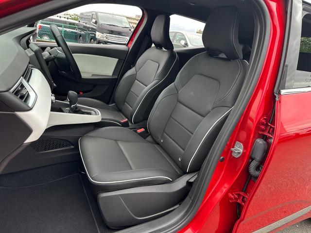 ルーテシア Ｅ－テックフルハイブリッド　レザーパック　禁煙車・ＥＴＣ・Ｂカメラ・前後純正ドラレコ・純正フロアマット・本革シート・シートヒーター・ステアリングヒーター・パーキングアシスト・レーンキープアシスト・スペアキー・保証継承（44枚目）