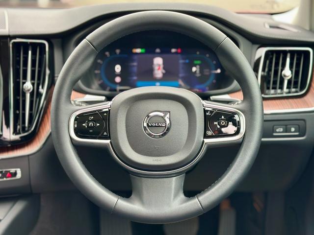 ＸＣ６０ リチャージアルティメトＴ６ＡＷＤプラグインハイブリド　サンルーフ・Ｇｏｏｇｌｅナビ・黒革・クリスタルシフト・ハーマンカードンサウンド・純正前後ドラレコ・アラウンドビューモニター・ＥＴＣ・パワーシート・パワーリアゲート・シートヒーター・メーカー保証継承（29枚目）