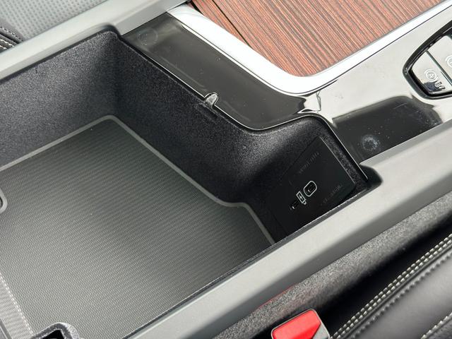 ＸＣ６０ リチャージアルティメトＴ６ＡＷＤプラグインハイブリド　サンルーフ・Ｇｏｏｇｌｅナビ・黒革・クリスタルシフト・ハーマンカードンサウンド・純正前後ドラレコ・アラウンドビューモニター・ＥＴＣ・パワーシート・パワーリアゲート・シートヒーター・メーカー保証継承（44枚目）