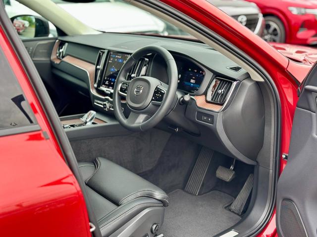 ＸＣ６０ リチャージアルティメトＴ６ＡＷＤプラグインハイブリド　サンルーフ・Ｇｏｏｇｌｅナビ・黒革・クリスタルシフト・ハーマンカードンサウンド・純正前後ドラレコ・アラウンドビューモニター・ＥＴＣ・パワーシート・パワーリアゲート・シートヒーター・メーカー保証継承（50枚目）