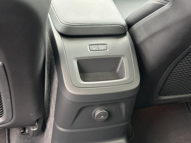 ＸＣ６０ リチャージアルティメトＴ６ＡＷＤプラグインハイブリド　サンルーフ・Ｇｏｏｇｌｅナビ・黒革・クリスタルシフト・ハーマンカードンサウンド・純正前後ドラレコ・アラウンドビューモニター・ＥＴＣ・パワーシート・パワーリアゲート・シートヒーター・メーカー保証継承（57枚目）