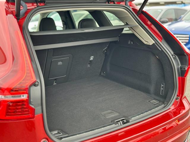 ＸＣ６０ リチャージアルティメトＴ６ＡＷＤプラグインハイブリド　サンルーフ・Ｇｏｏｇｌｅナビ・黒革・クリスタルシフト・ハーマンカードンサウンド・純正前後ドラレコ・アラウンドビューモニター・ＥＴＣ・パワーシート・パワーリアゲート・シートヒーター・メーカー保証継承（61枚目）