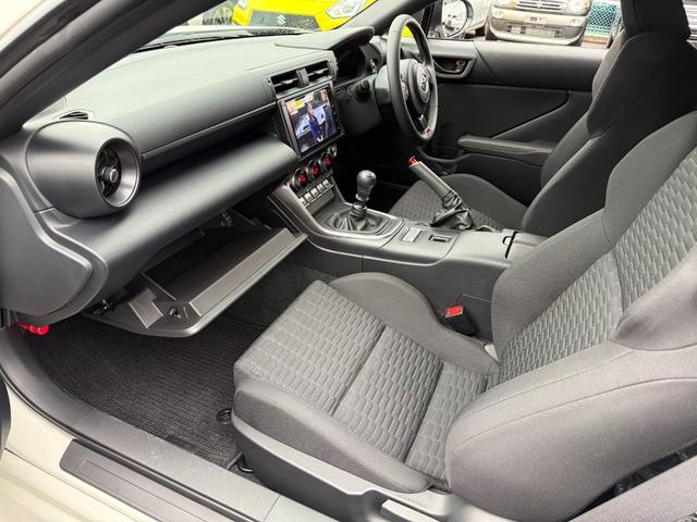 ＧＲ８６ ＲＣ　ナビ・ＴＶ・バックカメラ・ＣＤ　ＤＶＤ再生・ルーフ＆トランクスポイラー（43枚目）