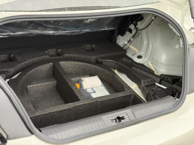 GR86  2.4カップカーベーシック登録済未使用車・6MT・ロールゲージ(6点式+サイドバー)・空冷式エンジンオイルクーラー・LEDヘッドランプ・スマートキー・スペアキー・禁煙車・保証継承(18枚目)