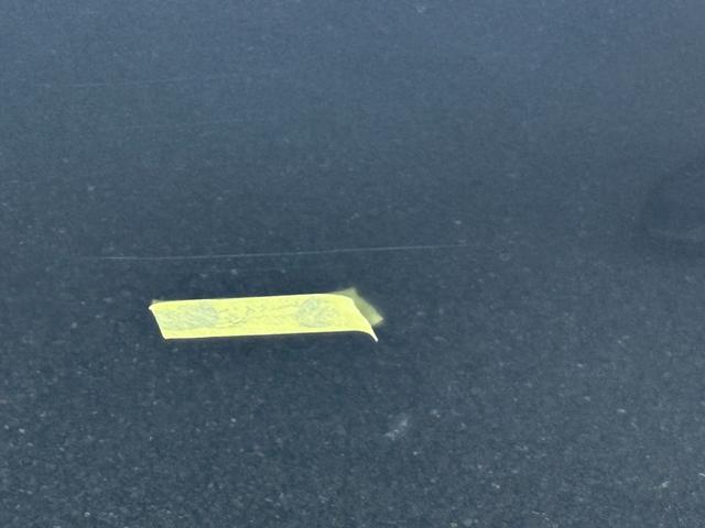 ※左フロントドア　薄線キズ