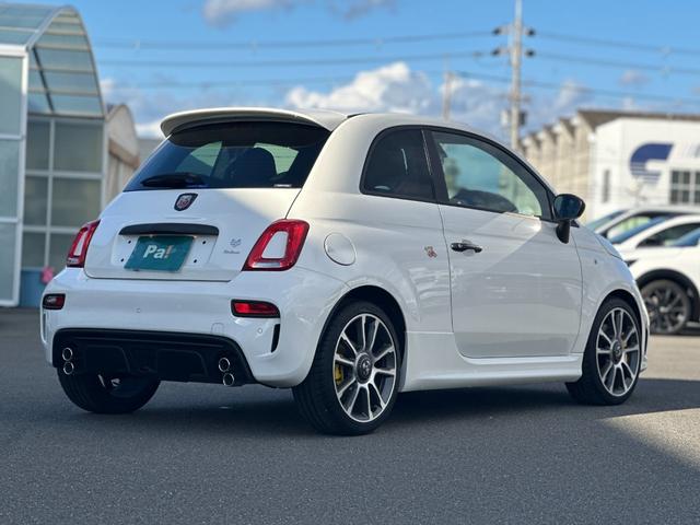 アバルト695 ツーリズモ 7インチディスプレイオーディオ・beatsサウンド・Sabeltスポーツシート・Bremboキャリパー・レコードモンツァエキゾーストシステム・スペアキー・禁煙車・保証継承(12枚目)