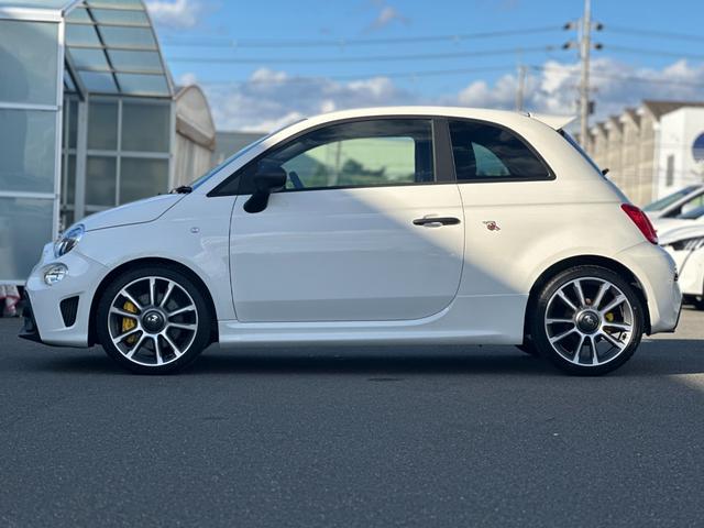 アバルト695 ツーリズモ 7インチディスプレイオーディオ・beatsサウンド・Sabeltスポーツシート・Bremboキャリパー・レコードモンツァエキゾーストシステム・スペアキー・禁煙車・保証継承(15枚目)