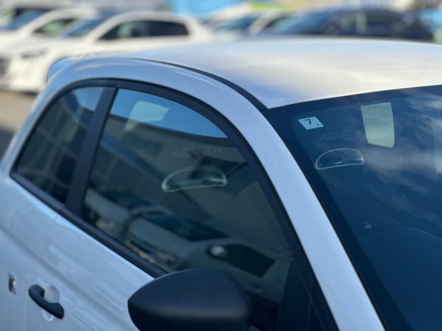 アバルト695 ツーリズモ 7インチディスプレイオーディオ・beatsサウンド・Sabeltスポーツシート・Bremboキャリパー・レコードモンツァエキゾーストシステム・スペアキー・禁煙車・保証継承(17枚目)