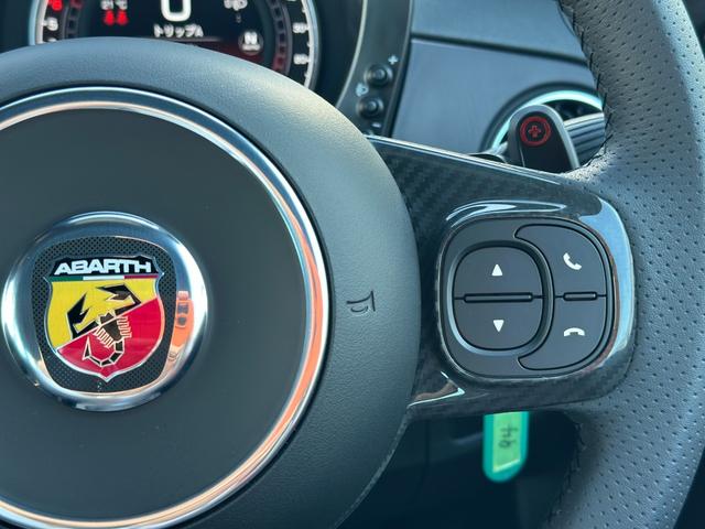 アバルト695 ツーリズモ 7インチディスプレイオーディオ・beatsサウンド・Sabeltスポーツシート・Bremboキャリパー・レコードモンツァエキゾーストシステム・スペアキー・禁煙車・保証継承(26枚目)