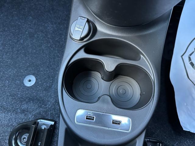 アバルト695 ツーリズモ 7インチディスプレイオーディオ・beatsサウンド・Sabeltスポーツシート・Bremboキャリパー・レコードモンツァエキゾーストシステム・スペアキー・禁煙車・保証継承(36枚目)