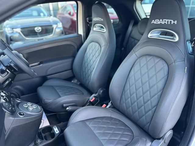 アバルト695 ツーリズモ 7インチディスプレイオーディオ・beatsサウンド・Sabeltスポーツシート・Bremboキャリパー・レコードモンツァエキゾーストシステム・スペアキー・禁煙車・保証継承(44枚目)