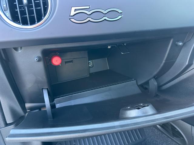 アバルト695 ツーリズモ 7インチディスプレイオーディオ・beatsサウンド・Sabeltスポーツシート・Bremboキャリパー・レコードモンツァエキゾーストシステム・スペアキー・禁煙車・保証継承(45枚目)