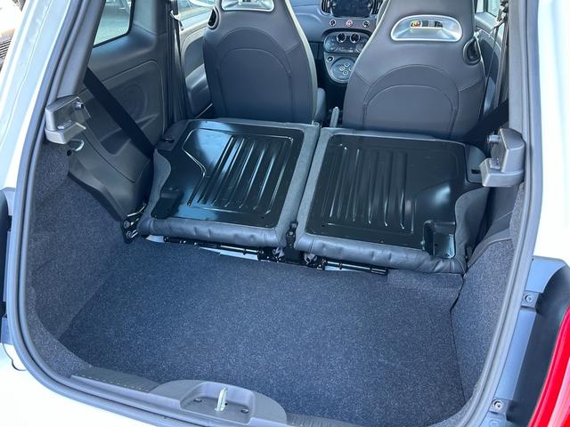 アバルト695 ツーリズモ 7インチディスプレイオーディオ・beatsサウンド・Sabeltスポーツシート・Bremboキャリパー・レコードモンツァエキゾーストシステム・スペアキー・禁煙車・保証継承(48枚目)