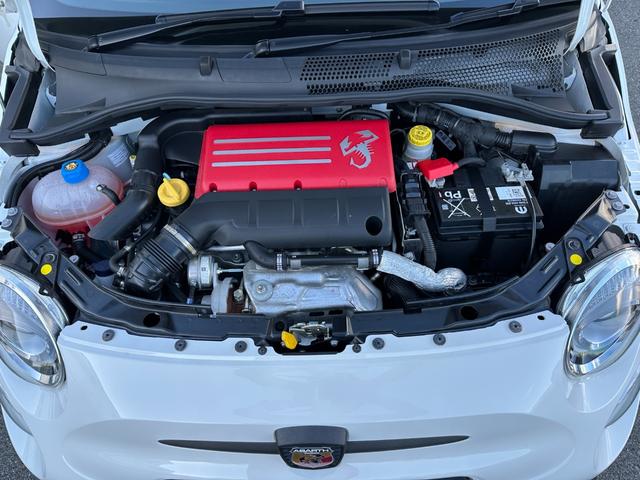 アバルト695 ツーリズモ 7インチディスプレイオーディオ・beatsサウンド・Sabeltスポーツシート・Bremboキャリパー・レコードモンツァエキゾーストシステム・スペアキー・禁煙車・保証継承(51枚目)