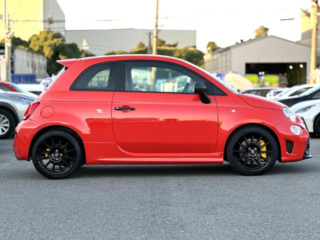 アバルト６９５ コンペティツィオーネ　７インチＤＡ・ｂｅａｔｓサウンド・Ｓａｂｅｌｔスポーツシート・Ｂｒｅｍｂｏキャリパー・レコードモンツァエキゾーストシステム・スペアキー・禁煙車・保証継承（11枚目）