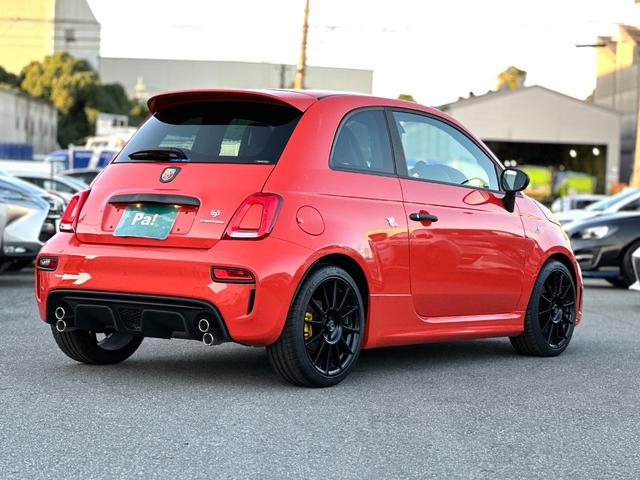 アバルト６９５ コンペティツィオーネ　７インチＤＡ・ｂｅａｔｓサウンド・Ｓａｂｅｌｔスポーツシート・Ｂｒｅｍｂｏキャリパー・レコードモンツァエキゾーストシステム・スペアキー・禁煙車・保証継承（12枚目）