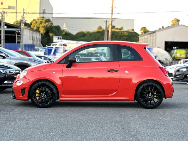 アバルト６９５ コンペティツィオーネ　７インチＤＡ・ｂｅａｔｓサウンド・Ｓａｂｅｌｔスポーツシート・Ｂｒｅｍｂｏキャリパー・レコードモンツァエキゾーストシステム・スペアキー・禁煙車・保証継承（17枚目）