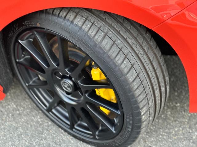 アバルト６９５ コンペティツィオーネ　７インチＤＡ・ｂｅａｔｓサウンド・Ｓａｂｅｌｔスポーツシート・Ｂｒｅｍｂｏキャリパー・レコードモンツァエキゾーストシステム・スペアキー・禁煙車・保証継承（23枚目）