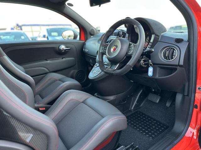 アバルト６９５ コンペティツィオーネ　７インチＤＡ・ｂｅａｔｓサウンド・Ｓａｂｅｌｔスポーツシート・Ｂｒｅｍｂｏキャリパー・レコードモンツァエキゾーストシステム・スペアキー・禁煙車・保証継承（40枚目）