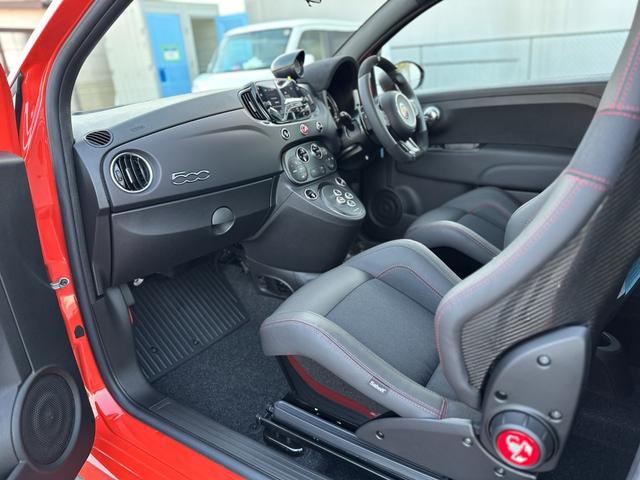 アバルト６９５ コンペティツィオーネ　７インチＤＡ・ｂｅａｔｓサウンド・Ｓａｂｅｌｔスポーツシート・Ｂｒｅｍｂｏキャリパー・レコードモンツァエキゾーストシステム・スペアキー・禁煙車・保証継承（45枚目）