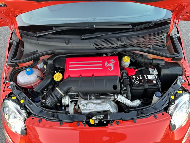 アバルト６９５ コンペティツィオーネ　７インチＤＡ・ｂｅａｔｓサウンド・Ｓａｂｅｌｔスポーツシート・Ｂｒｅｍｂｏキャリパー・レコードモンツァエキゾーストシステム・スペアキー・禁煙車・保証継承（52枚目）