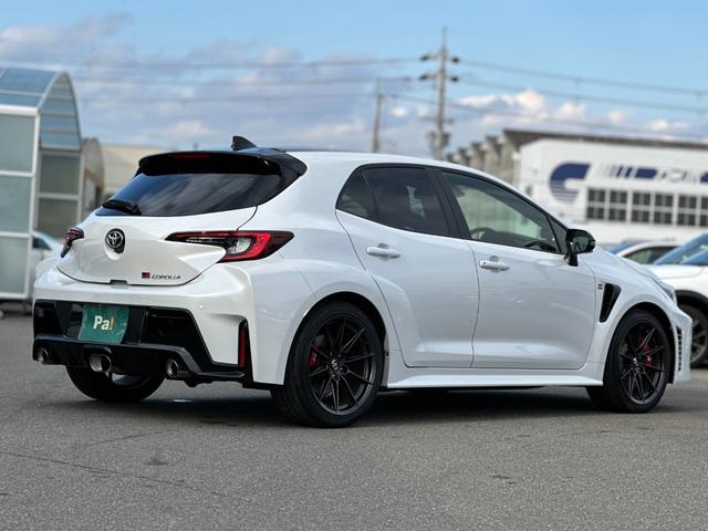 GRカローラ RZ 6速MT・スポーツPKG・8インチディスプレイオーディオプラス・ナビ・カーボンルーフ・JBLサウンド・前後ドラレコ・シートヒーター・Bカメラ・ETC2.0・BSM・スペアキー・保証継承(12枚目)