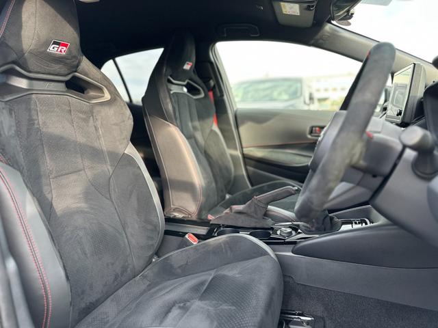 GRカローラ RZ 6速MT・スポーツPKG・8インチディスプレイオーディオプラス・ナビ・カーボンルーフ・JBLサウンド・前後ドラレコ・シートヒーター・Bカメラ・ETC2.0・BSM・スペアキー・保証継承(45枚目)