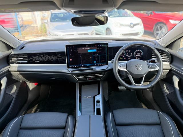 パサート eTSI エレガンス DCC Proパッケージ・レザーシート・ナビ・アラウンドビューカメラ・ETC2.0・オールインS・パワーシート・Sヒーター・Sベンチレーション・ステアリングヒーター・スペアキー・禁煙車・新車保証継承(20枚目)