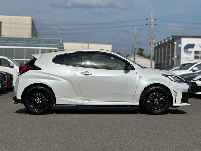 GRヤリス RZ 6速MT・ナビ・TV・前後ドラレコ・JBLサウンド・シートヒーター・ブラインドスポットモニター・バックカメラ・新車保証継承(11枚目)