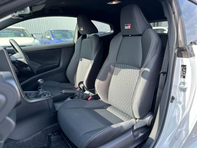 GRヤリス RZ 6速MT・ナビ・TV・前後ドラレコ・JBLサウンド・シートヒーター・ブラインドスポットモニター・バックカメラ・新車保証継承(50枚目)