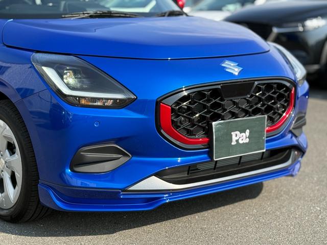 スイフト ハイブリッドＭＸ　登録済未使用車・アーバンスタイルエクステリアセット・純正レッドアクセントインテリア加飾セット・フロントグリルガーニッシュ・レッドミラーキャップ・フロントアンダーガーニッシュ・フューエルリッドカバー（8枚目）