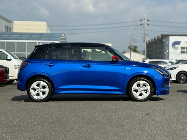 スイフト ハイブリッドＭＸ　登録済未使用車・アーバンスタイルエクステリアセット・純正レッドアクセントインテリア加飾セット・フロントグリルガーニッシュ・レッドミラーキャップ・フロントアンダーガーニッシュ・フューエルリッドカバー（11枚目）