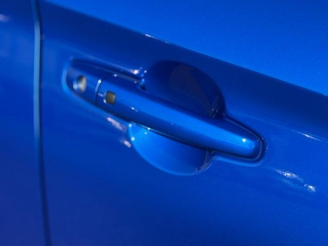 スイフト ハイブリッドＭＸ　登録済未使用車・アーバンスタイルエクステリアセット・純正レッドアクセントインテリア加飾セット・フロントグリルガーニッシュ・レッドミラーキャップ・フロントアンダーガーニッシュ・フューエルリッドカバー（12枚目）